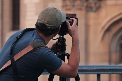 Od kliszy do cyfry: Jak fotografia ślubna straciła duszę, a (może) zyskała coś więcej - 9 2025