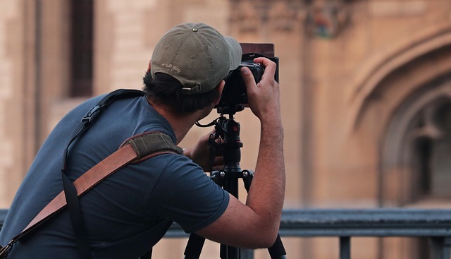 Od kliszy do cyfry: Jak fotografia ślubna straciła duszę, a (może) zyskała coś więcej - 11 2025