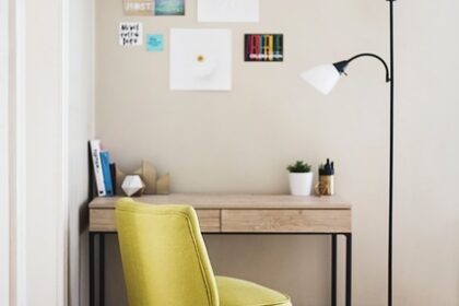 Ergonomia na Krawędzi: Jak Krzesła PRL-u Uczą Nas o Wsparciu Pleców w Erze Pracy Zdalnej - 9 2025