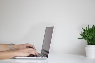 Anatomia Krzyku: Ewolucja designu klaksonów samochodowych od irytującego trąbienia do symfonii ostrzeżeń - 7 2025