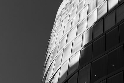 Przemiany w architekturze: Zrównoważony rozwój w praktyce - 9 2025